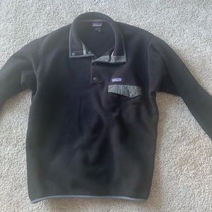 Lightly used men’s L Patagonia pull over